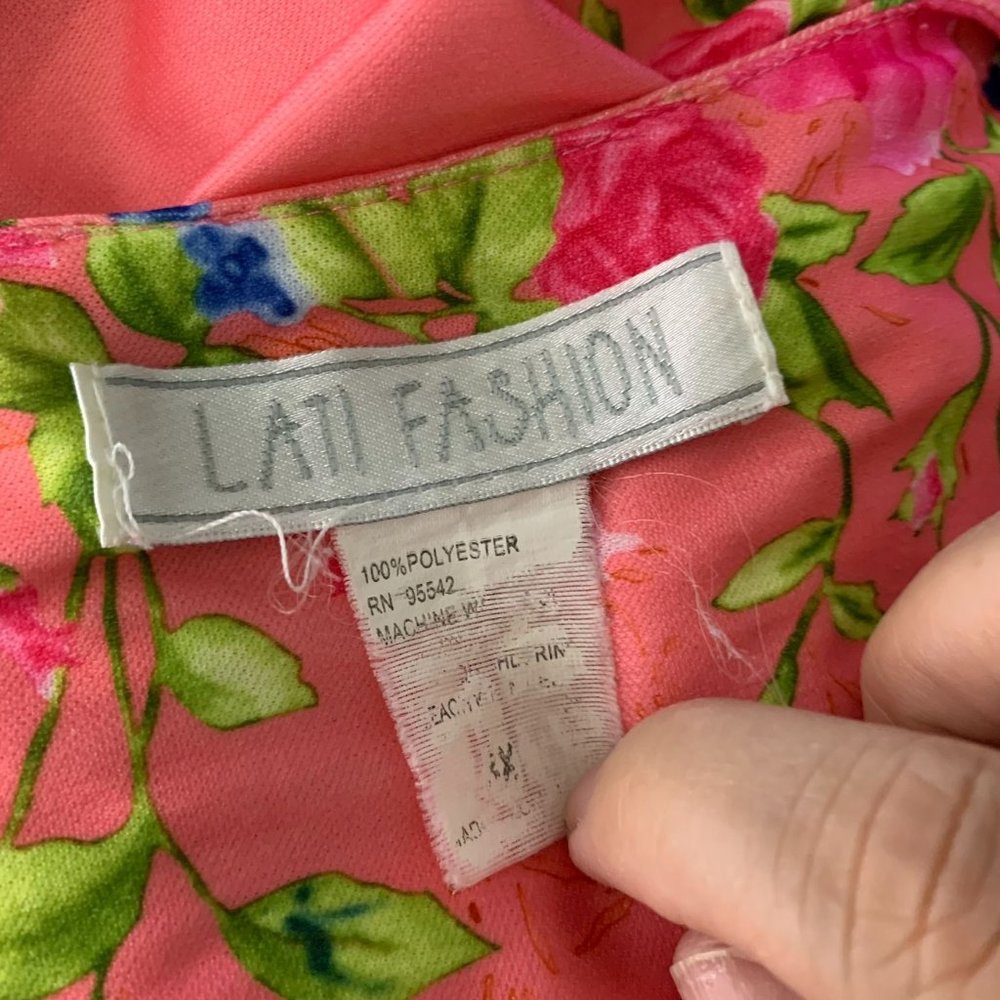 Vintage Lati Fashion MuuMuu House Dress XL Pink Floral V Neck Short Sleeve - Picture 7 of 7
